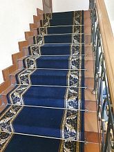 Круглый ковровая дорожка 40050-38 темно-синяя с укладкой на лестницу